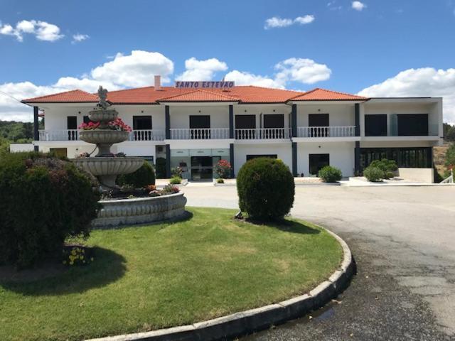 Restaurante Residencial Pizzaria S. Estevao อากิอาร์ ดาเบย์รา ภายนอก รูปภาพ