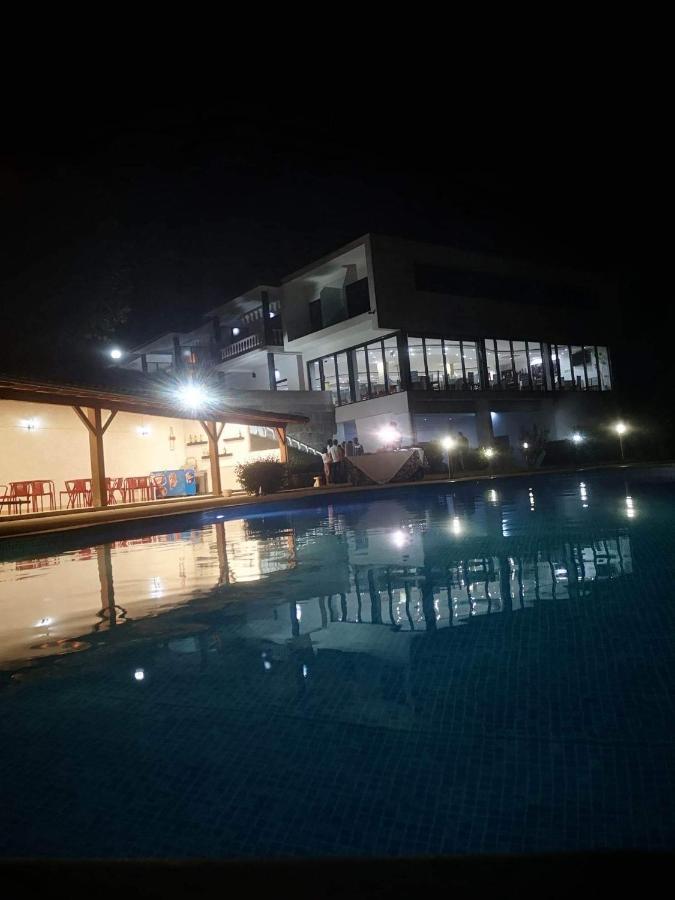 Restaurante Residencial Pizzaria S. Estevao อากิอาร์ ดาเบย์รา ภายนอก รูปภาพ